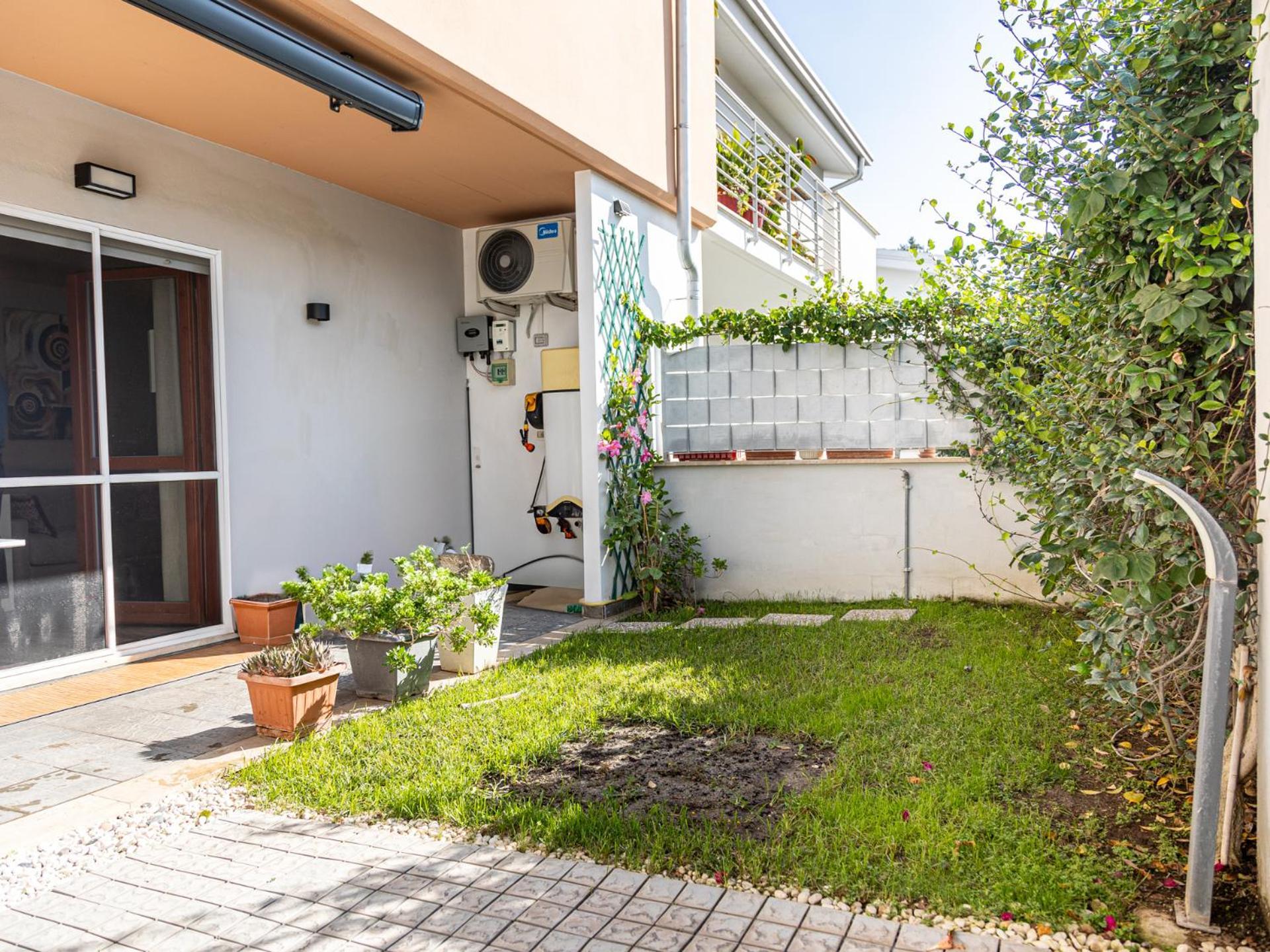 Mrb Real Estate - Maison Ludovica - Monolocale Moderno Con Giardino Frattocchie Exterior foto